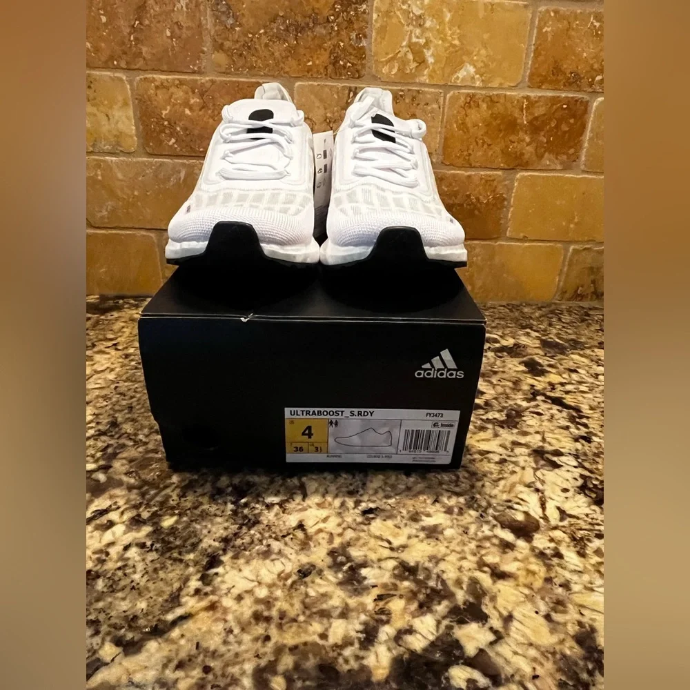 NWT Adidas Women’s 5.5/Youth 4 Ultraboost Sneaker